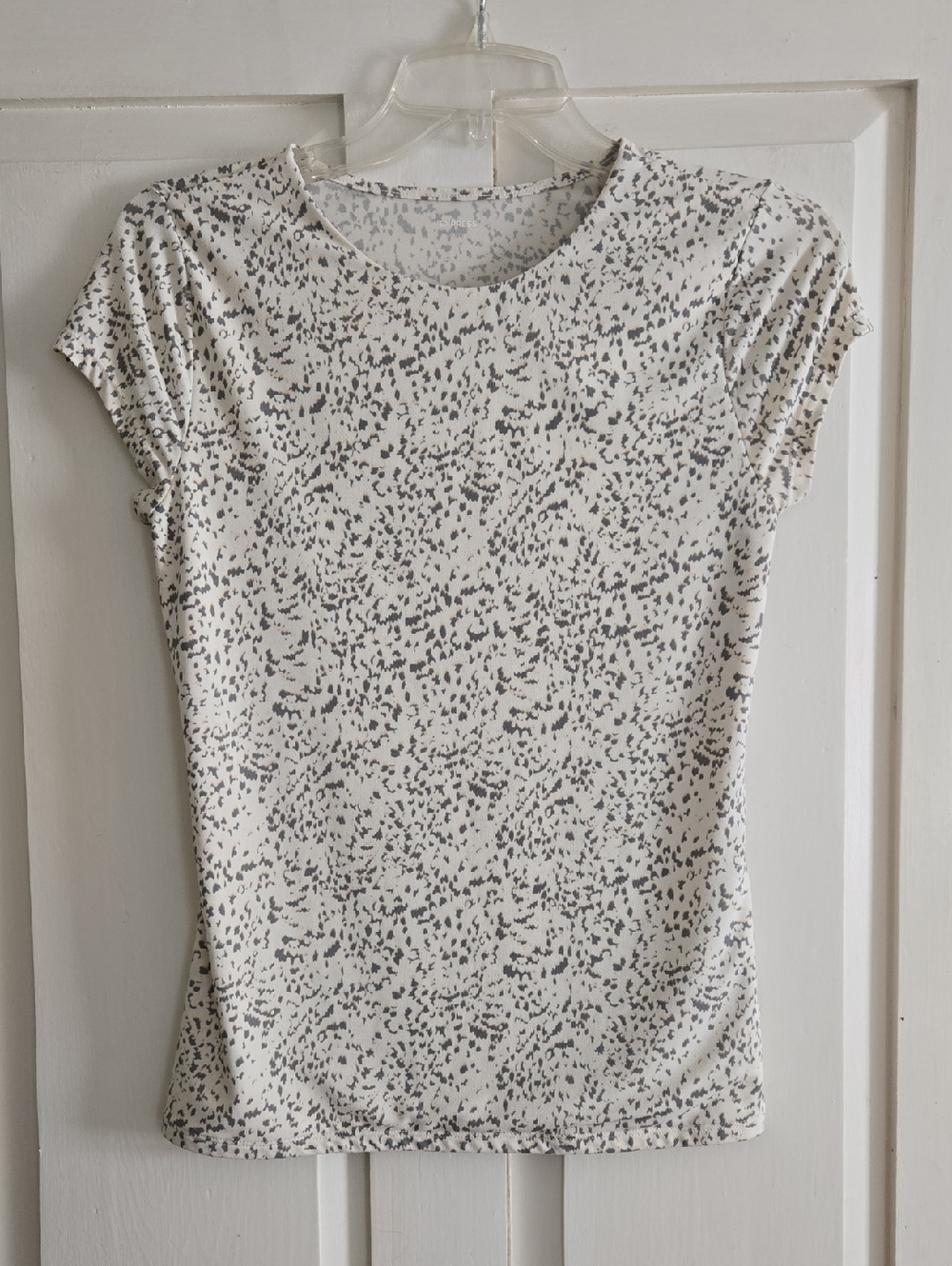 EXPRESS Women’s Animal Print Lihhtweight Short Sleeve Top